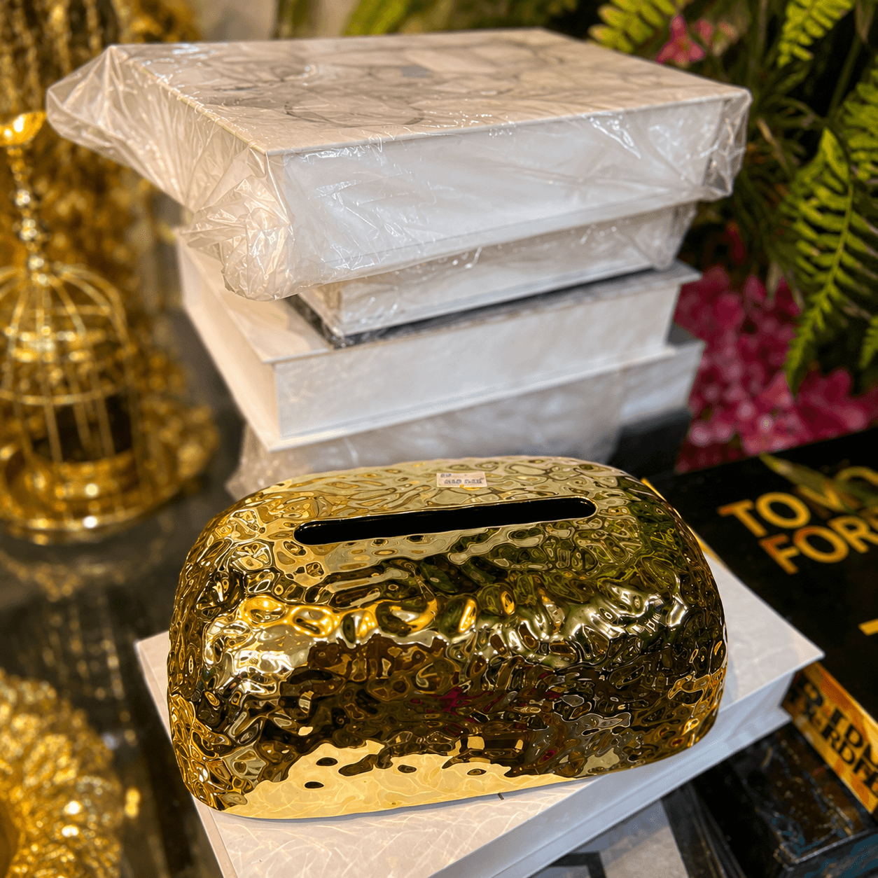 Textured Gold Tissue Holder