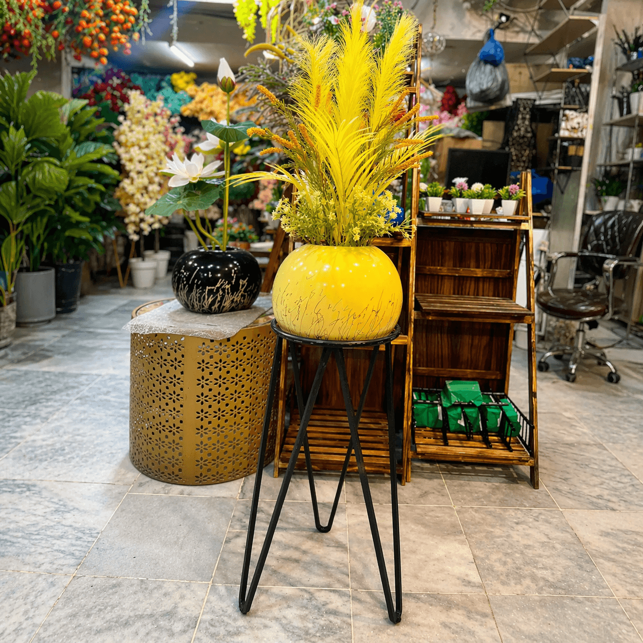 Yellow Chalk Pot with Metal Stand