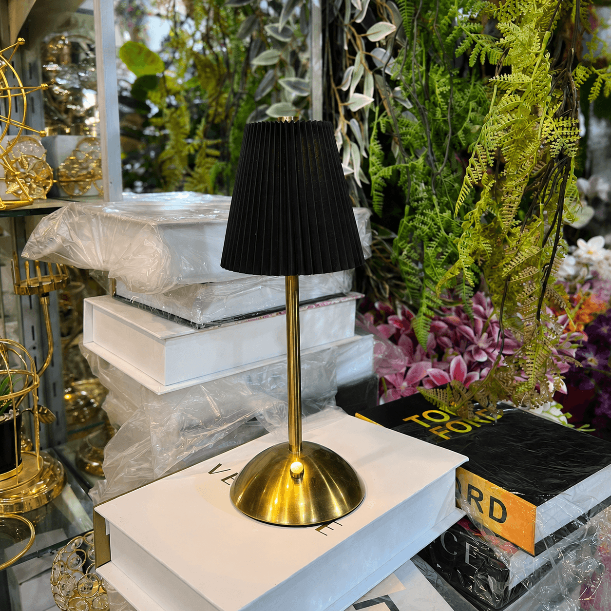 Luxe Cordless LED Table Lamp - black shade